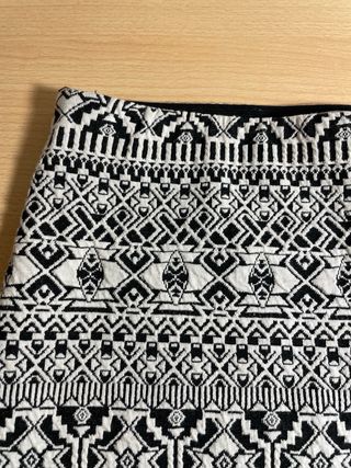 Falda mini estampada blanco y negro