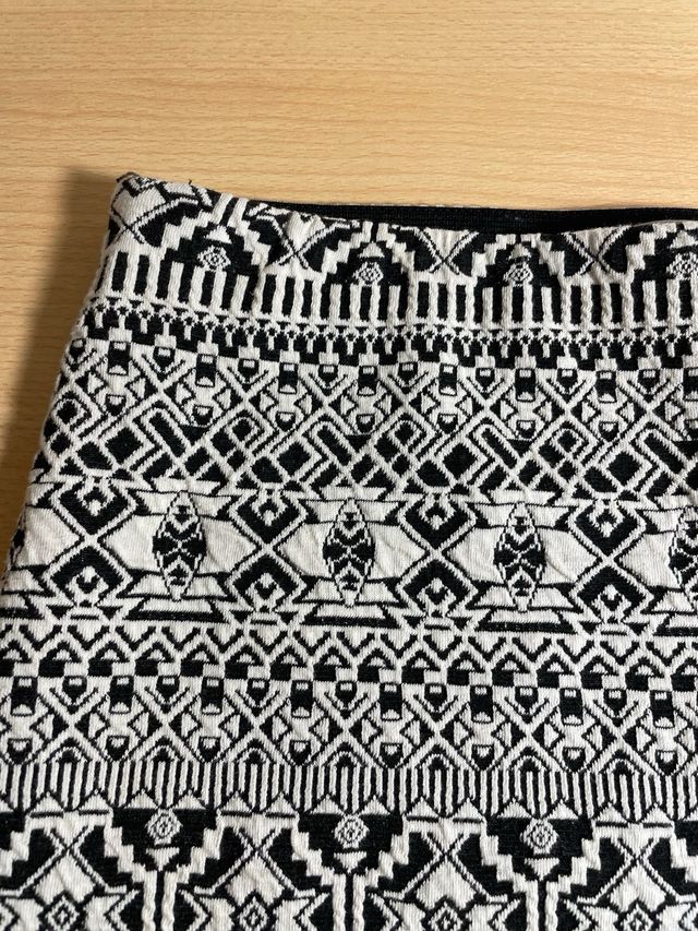 Falda mini estampada blanco y negro