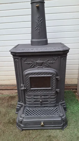 Preciosa estufa de leña de hierro fundido