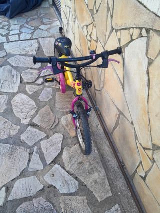 Bicicleta infantil amarilla Decathlon