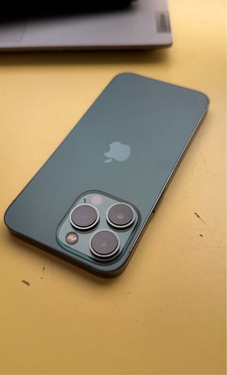 iPhone 13 Pro Verde + x2 Protezione Schermo