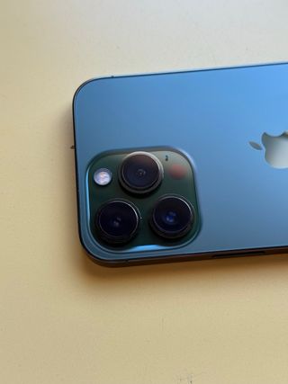 iPhone 13 Pro Verde + x2 Protezione Schermo