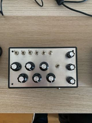 King Drone - Sintetizador Analógico 6 Osciladores