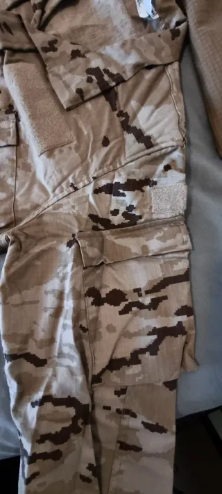 Traje Militar Árido Camuflaje