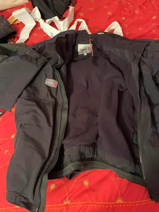 Chaqueta Slam Negra y Azul marino no ago envíos