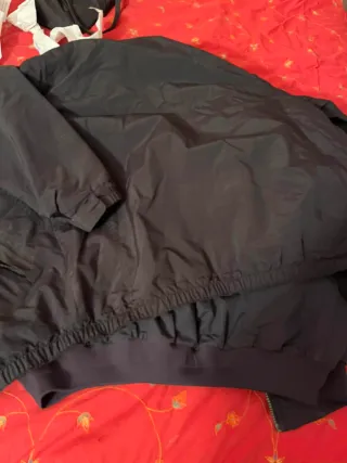 Chaqueta Slam Negra y Azul marino no ago envíos