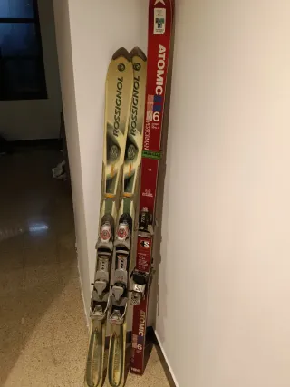 Esquís Atomic y Rossignol 1.50 m 2.00 m