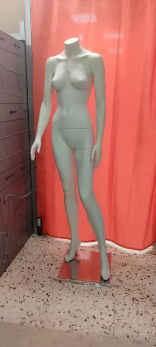 Manichini professionali negozio abbigliamento