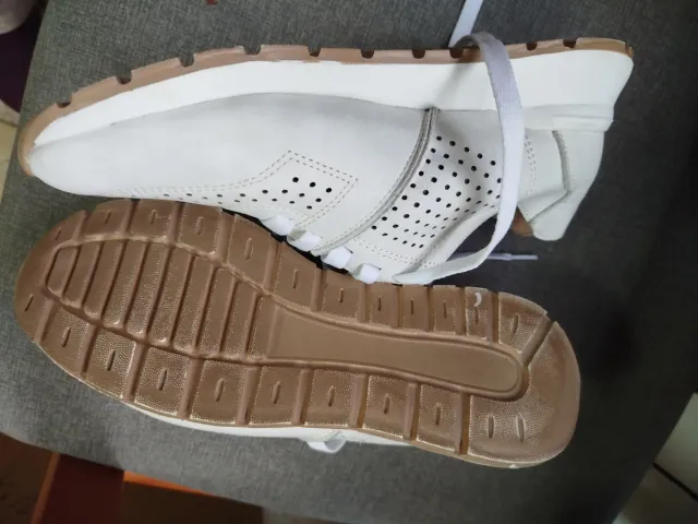 Sneakers bianche traforate