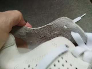 Zapatillas blancas perforadas