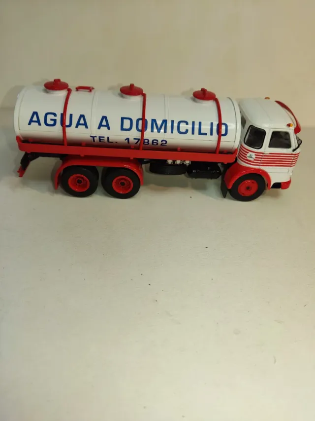 Pegaso Cisterna Agua 1/43