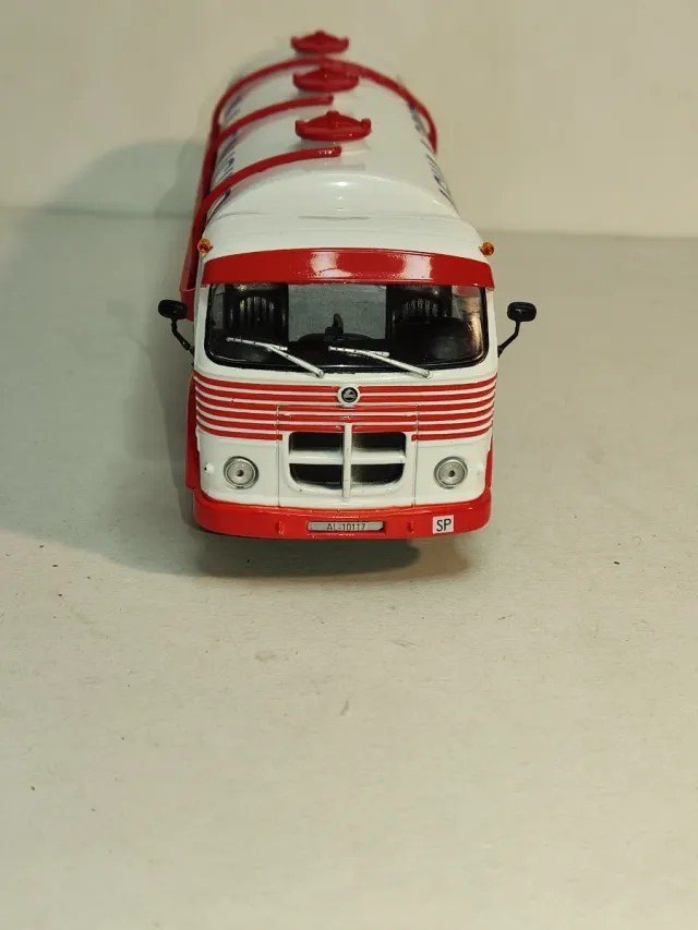 Pegaso Cisterna Agua 1/43