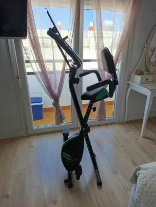 Bicicleta Estática Verde y Negra