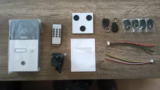 Videoportero con pantalla y 6 llaves.Cuesta 380€