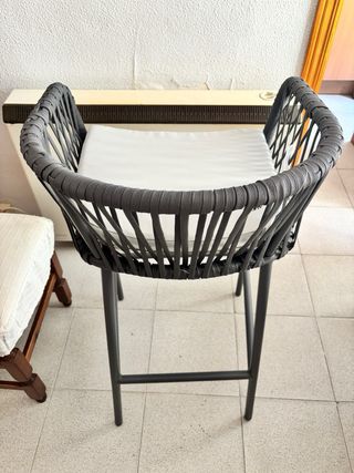 Taburete Alto SKLUM Gris Nuevo