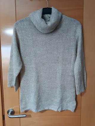 Jersey fino beige con cuello alto