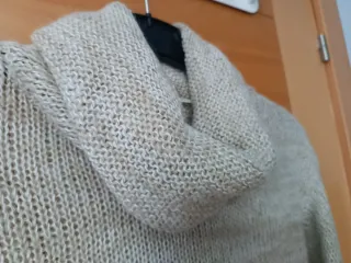 Jersey fino beige con cuello alto