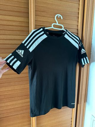 Camiseta Adidas Negra y Blanca Poliéster