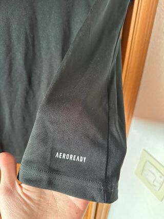 Camiseta Adidas Negra y Blanca Poliéster