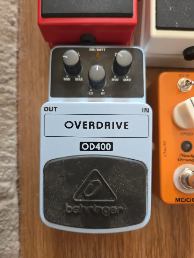 Pedales guitarra Mooer, Behringer