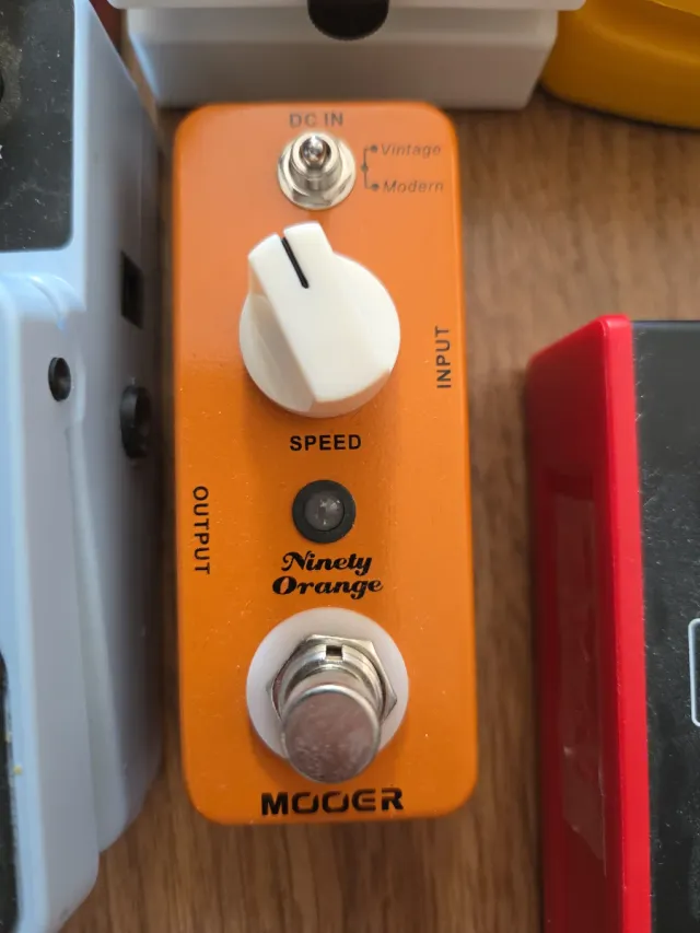 Pedales guitarra Mooer, Behringer