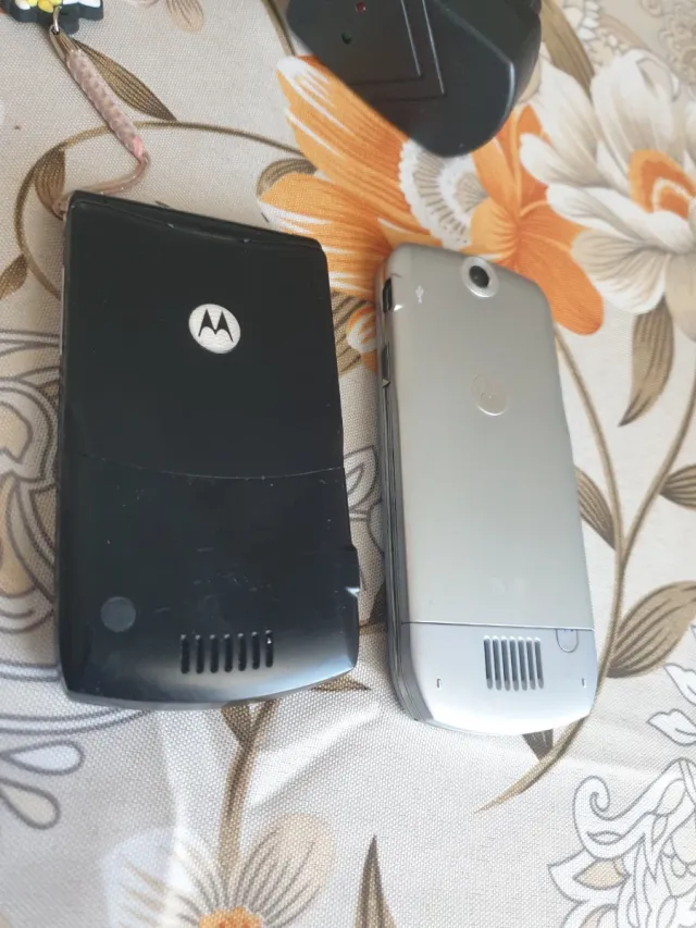 Confezione Motorola V3 Nero e V3i Argento