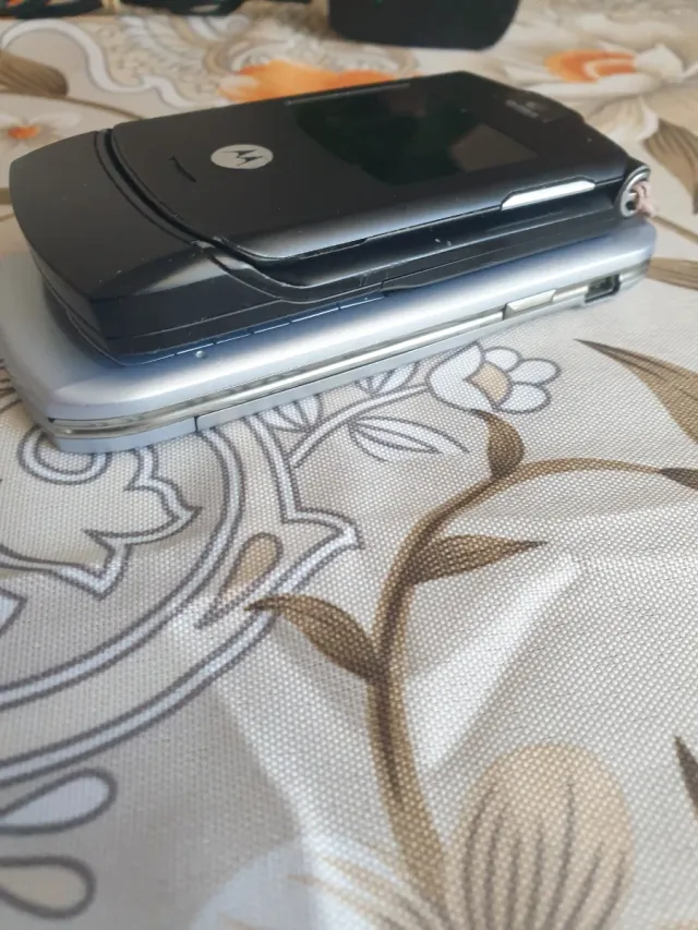 Confezione Motorola V3 Nero e V3i Argento