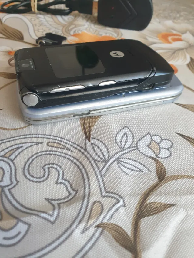 Confezione Motorola V3 Nero e V3i Argento