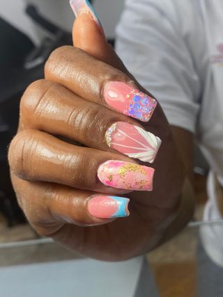 Manicurista a DOMICILIO