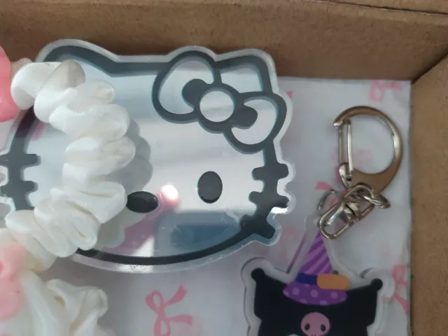 Pack Sanrio: Gomas pelo, llavero, soporte de móvil
