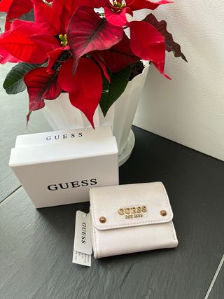 Monedero Guess Blanco y Dorado
