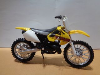 Suzuki RM 250 (1/18)