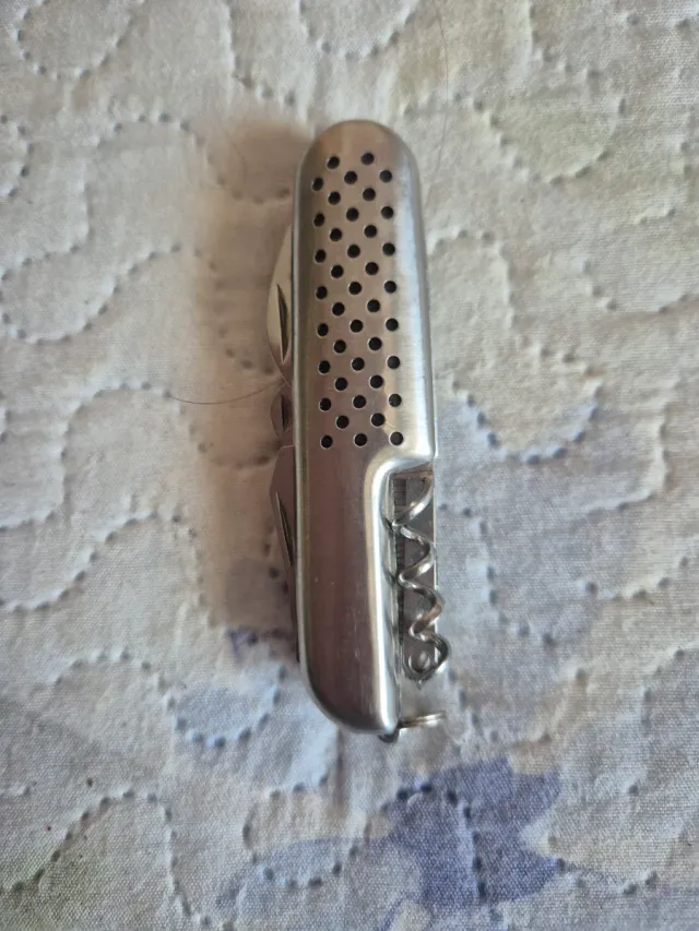 Navaja multiusos de metal plateada