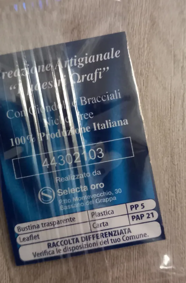 Ciondolo a forma di stella con strass