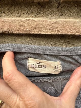 Top Hollister Gris Volantes Talla XS