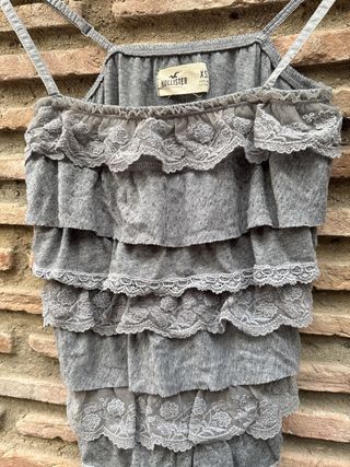 Top Hollister Gris Volantes Talla XS