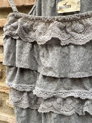 Top Hollister Gris Volantes Talla XS