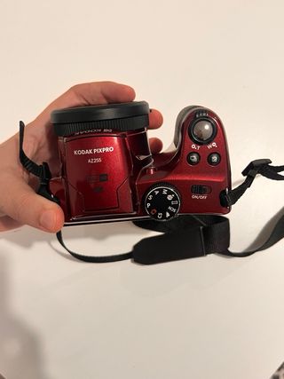 Cámara Kodak Pixpro AZ255 Roja