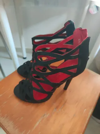Scarpe Tulipano nere e rosse Tg 36