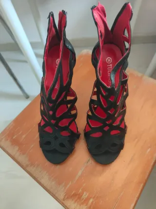 Scarpe Tulipano nere e rosse Tg 36
