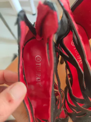 Scarpe Tulipano nere e rosse Tg 36