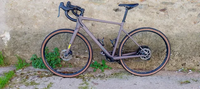 Bicicleta Gravel Cube