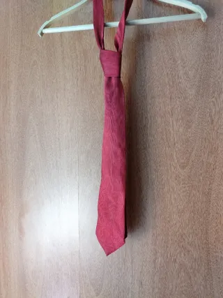 Corbata de seda roja