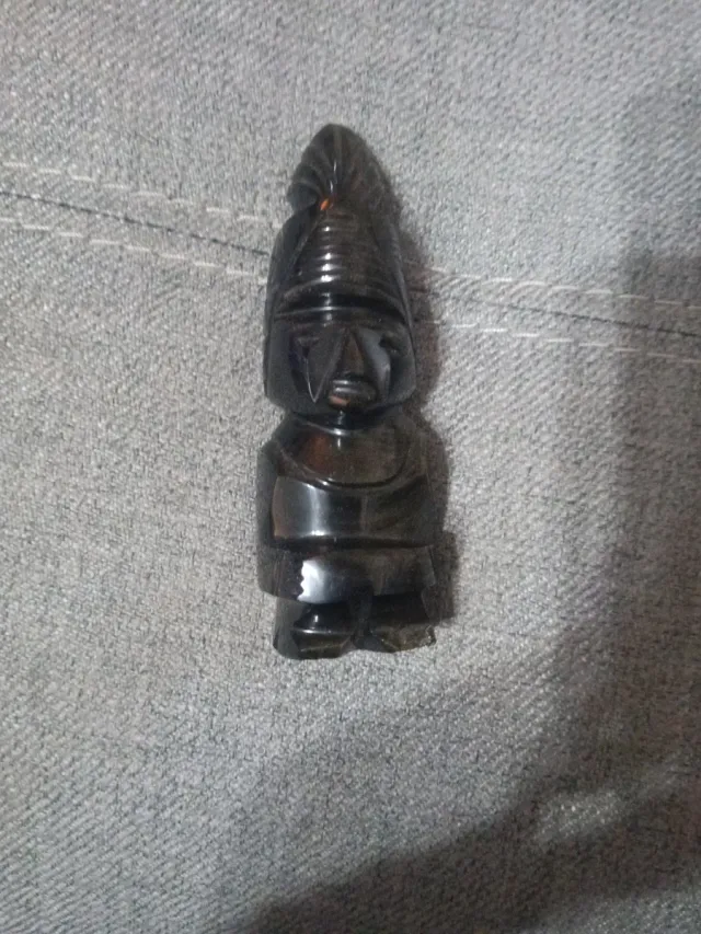 Estatua de piedra tallada