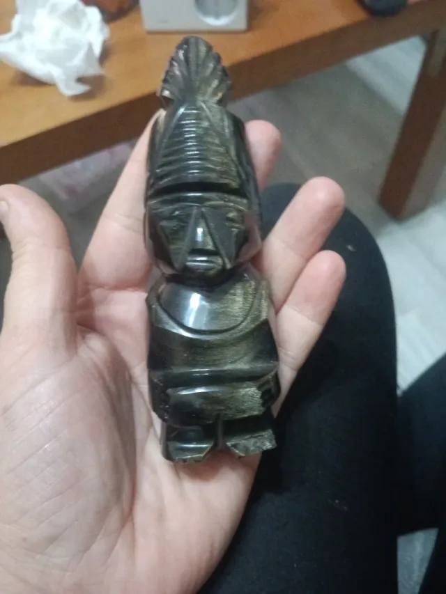 Estatua de piedra tallada