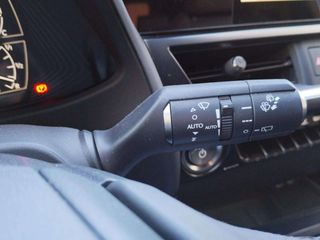 Lexus UX 2.0 250h Business