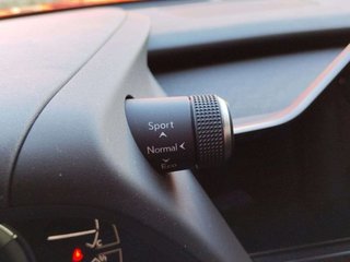 Lexus UX 2.0 250h Business