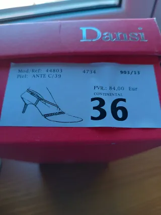 Sandalias tacón beige ante con pedrería