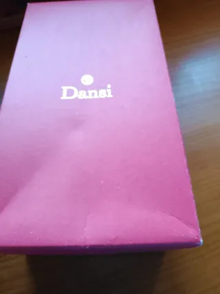 Sandalias tacón beige ante con pedrería