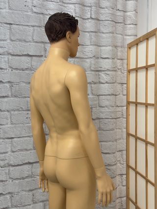 Maniquí hombre entero beige- con cabeza desm- URGE